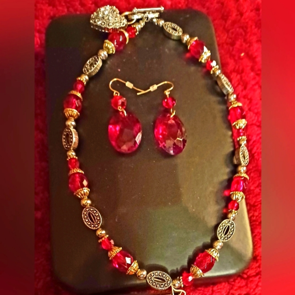Necklace and earring set